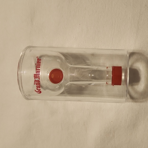 Plastic inverted shot glass - Picture 1 of 3